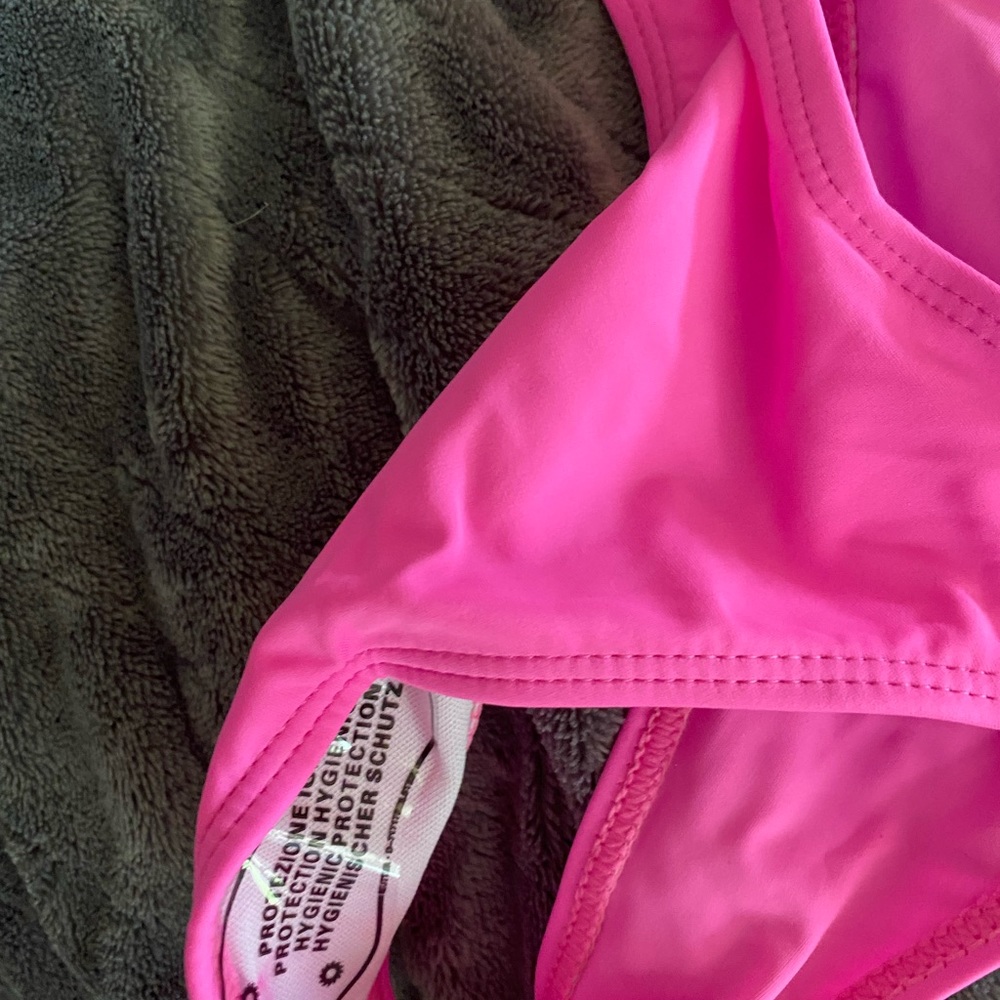 Pink bikini - Picture 2 of 2